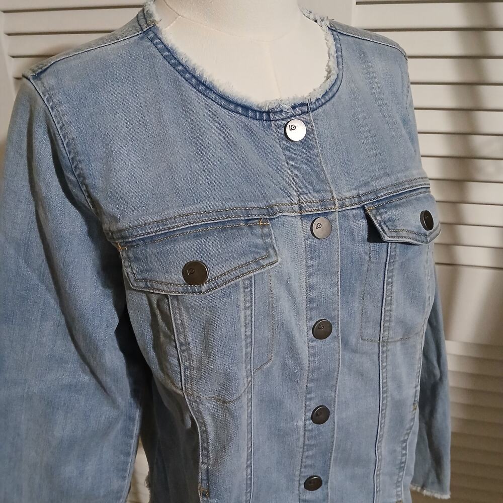NWOT  LOGO stretch denim light wash raw edge hem/sleeve snap front jacket sz 10